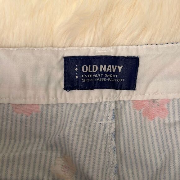 Old Navy Women's Multi Colored Stripped Floral Accent Chino Short - Picture 6 of 7